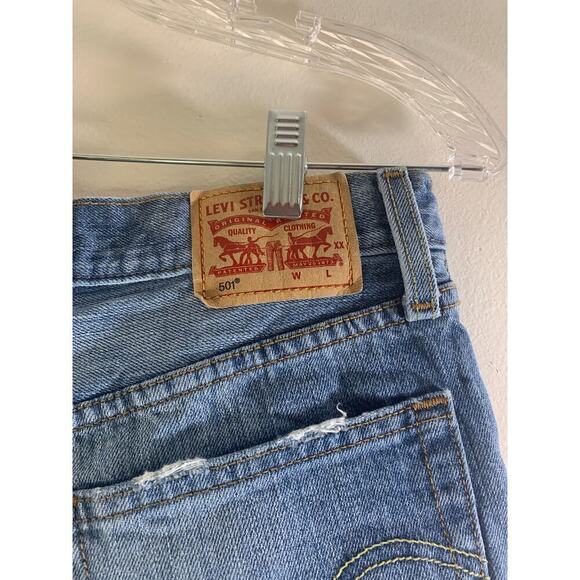 LEVI’S Women’s 501 Button Fly Cut Off Jean Shorts / Size: W27 - Picture 9 of 9